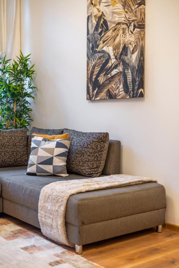 Spacious & Cozy Central Apartment W/ Terrace Budapest Bagian luar foto