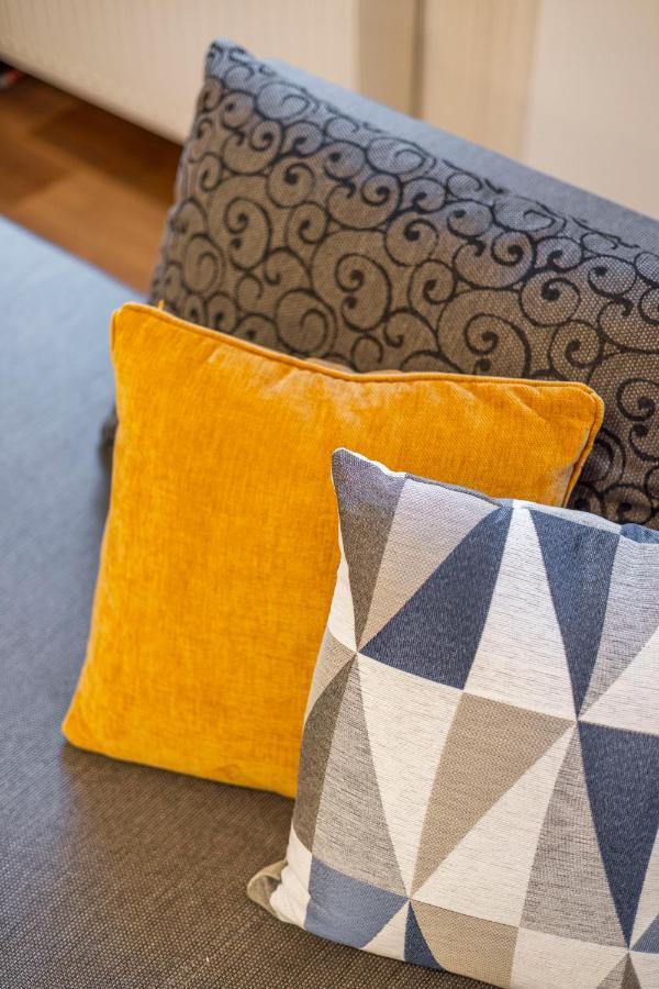 Spacious & Cozy Central Apartment W/ Terrace Budapest Bagian luar foto