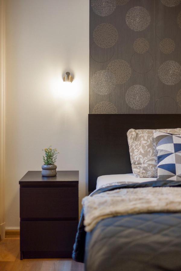 Spacious & Cozy Central Apartment W/ Terrace Budapest Bagian luar foto