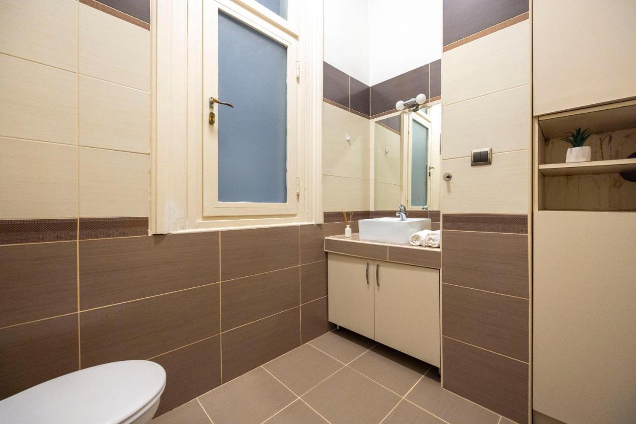Spacious & Cozy Central Apartment W/ Terrace Budapest Bagian luar foto
